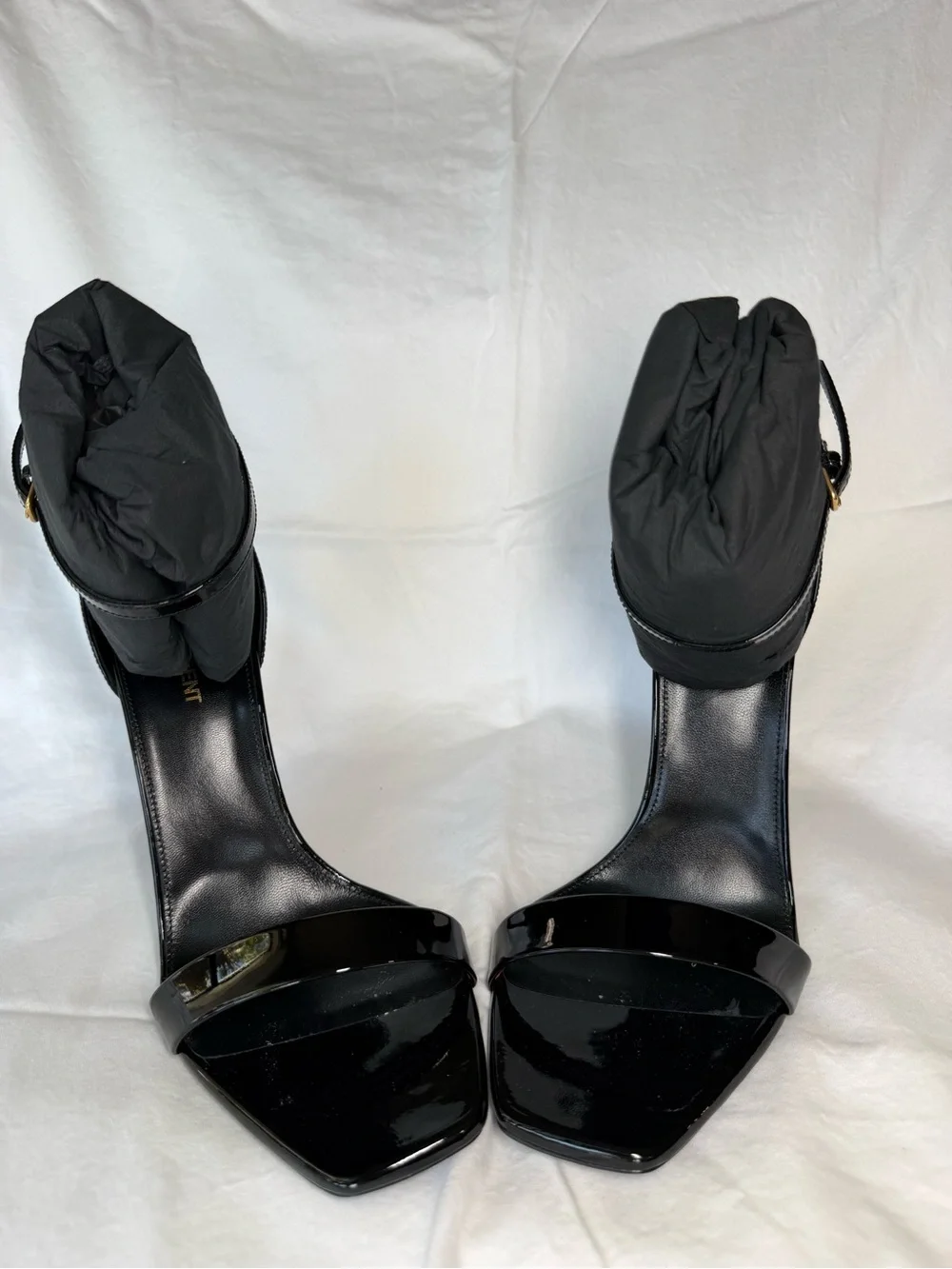NIB new Saint Laurent sz 41 Amber 105 Vernice chiffon heels black patent leather